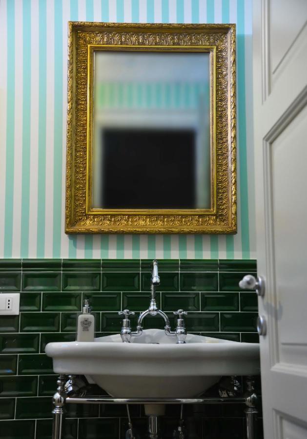 Отель Regal House Roma Capucci 6 Экстерьер фото