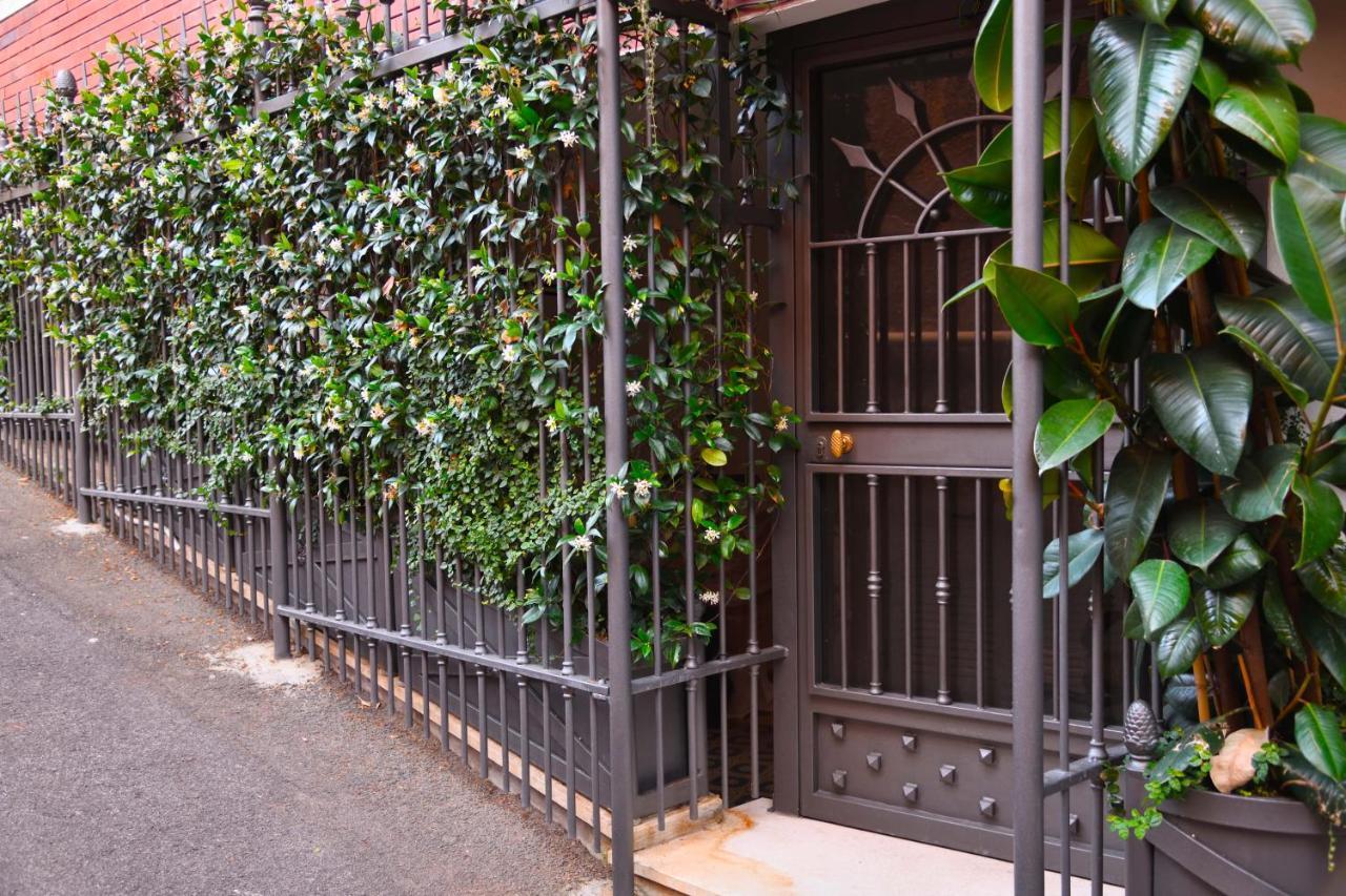 Отель Regal House Roma Capucci 6 Экстерьер фото