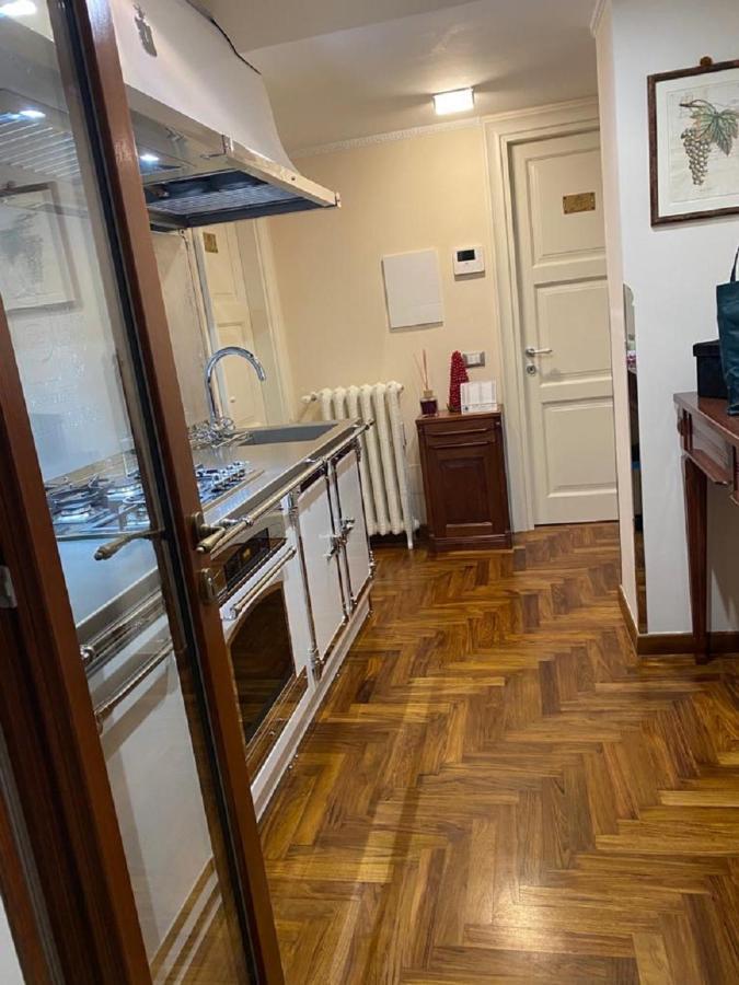 Отель Regal House Roma Capucci 6 Экстерьер фото