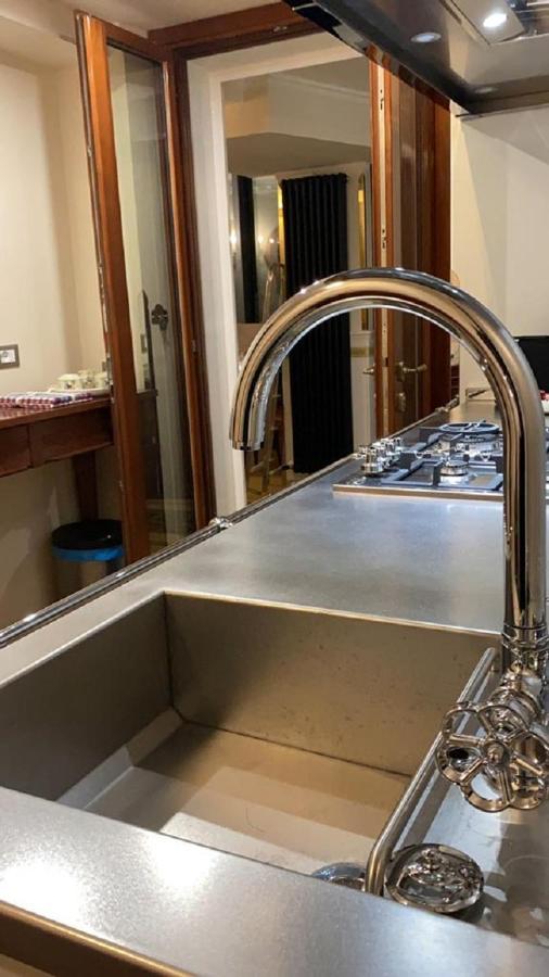 Отель Regal House Roma Capucci 6 Экстерьер фото
